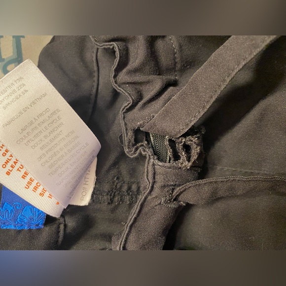 Koi Sapphire 2 piece scrub set black top is XL, pants are L. - Picture 11 of 16